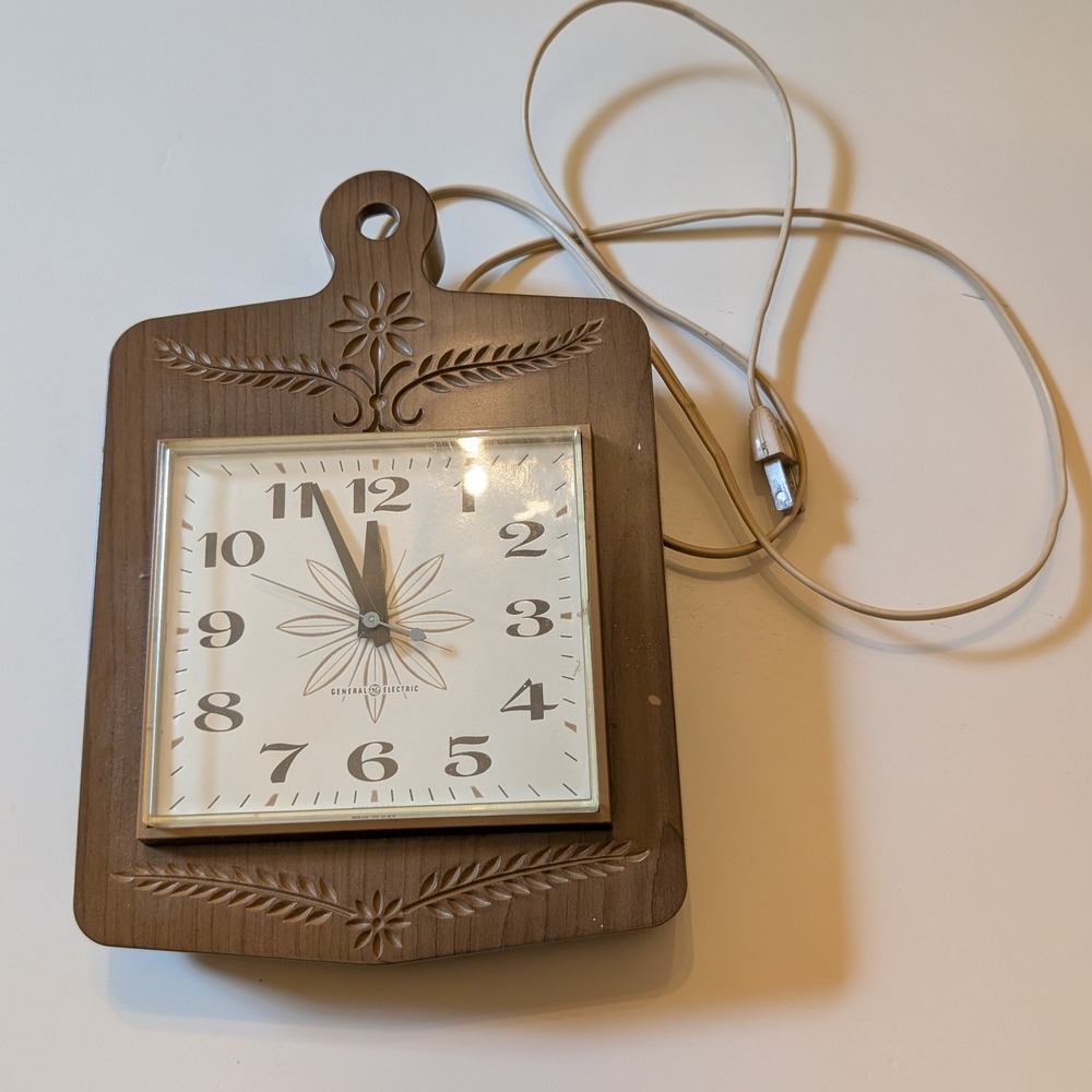 General Electric Wall Clock Brown 2146 Cutting Board MCM Faux Wood Grain